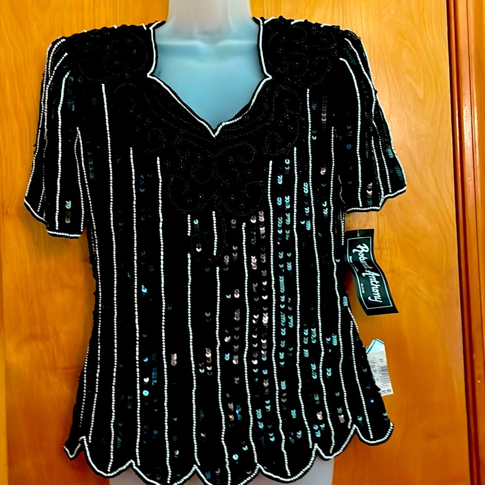 NWT beautiful black silk short sleeve top with vertical sequins and white pearls